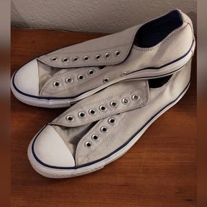 Converse Chuck Taylor Classic Size 9 Men's low top light gray sneakers, no laces